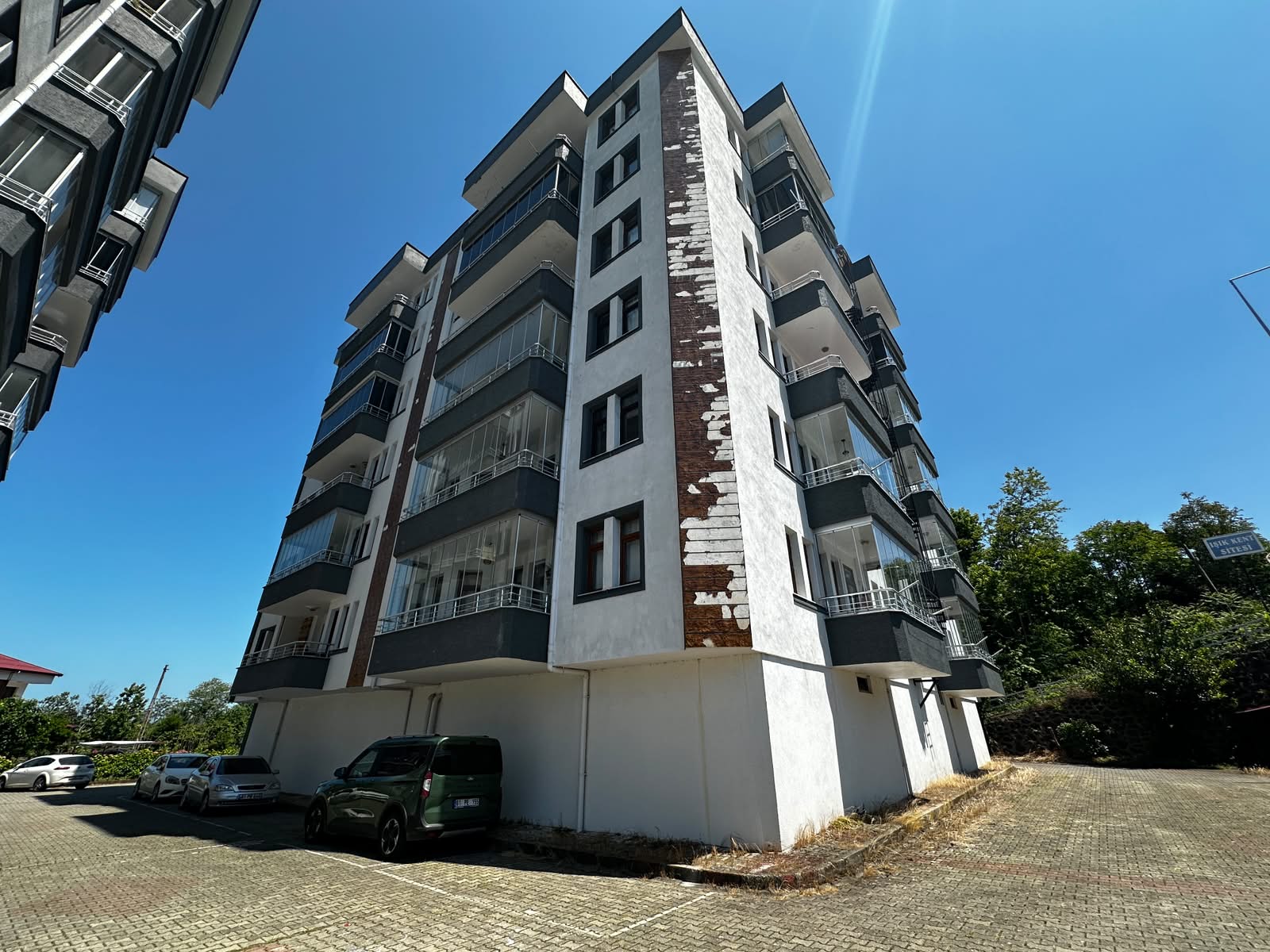 MABEL'DEN IŞIKKENT SİTESİNDE ASANSÖRLÜ İÇİ YAPILI 3+1 DAİRE